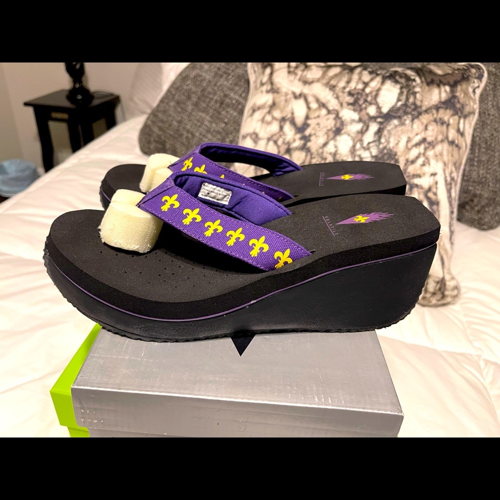 Brand new in original box purple Fleur de Lis Volatile size 10